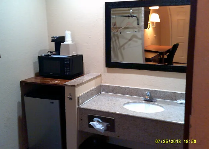 Super 8 By Wyndham Downtown Convention Center Hotel 2*