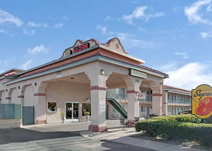Super 8 By Wyndham Downtown Convention Center