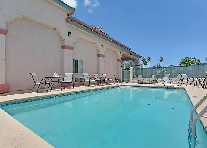 Super 8 By Wyndham Downtown Convention Center 2*