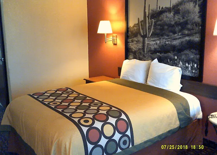 Super 8 By Wyndham Downtown Convention Center