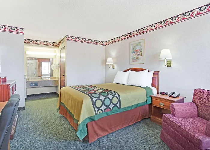 Hotel Super 8 By Wyndham Downtown Convention Center