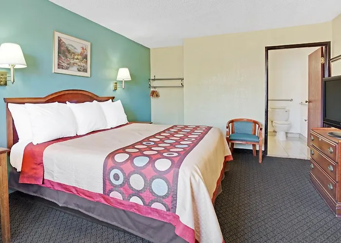 Super 8 By Wyndham Downtown Convention Center