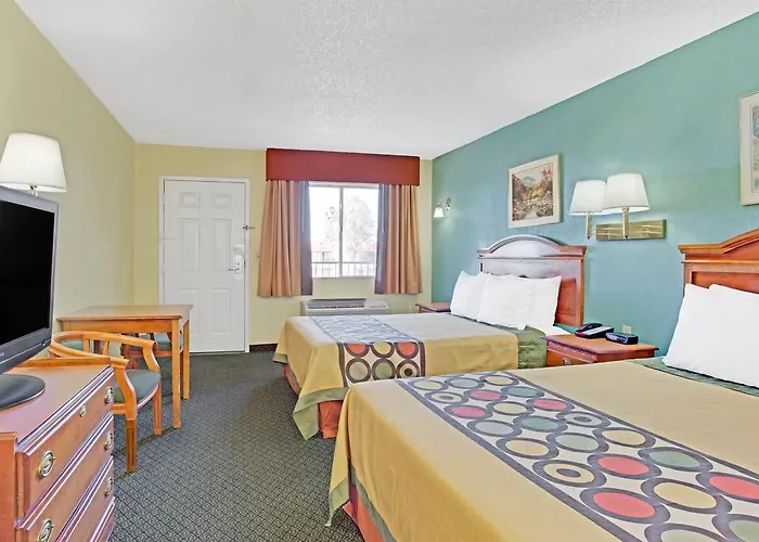 Hotel Super 8 By Wyndham Downtown Convention Center